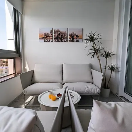 Apartment Gemelos Sea Front *